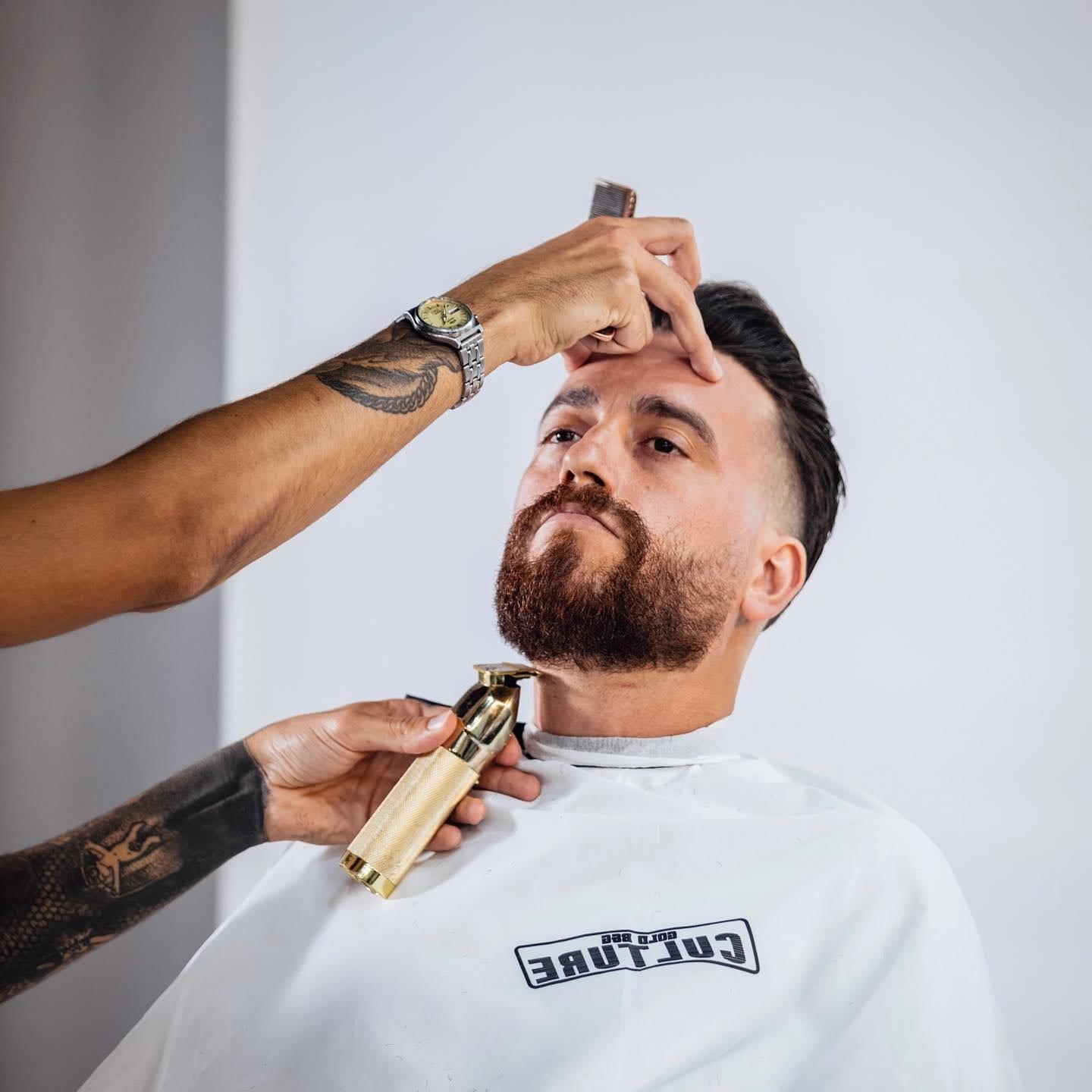 Detalle de corte y perfilado profesional